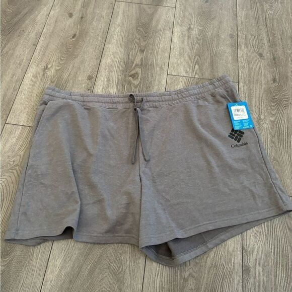 Columbia woman’s ins 5” shorts - Picture 1 of 5